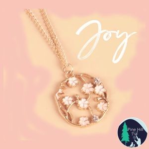 NEW Flower Necklace Delicate Pink & White Blossoms on Gold-tone Chain